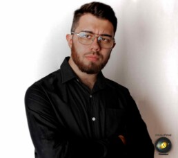 homme portrait photographe retouche scaled uai