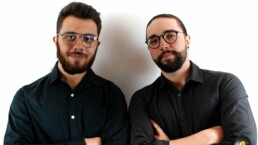 portrait photo hommes duo scaled uai
