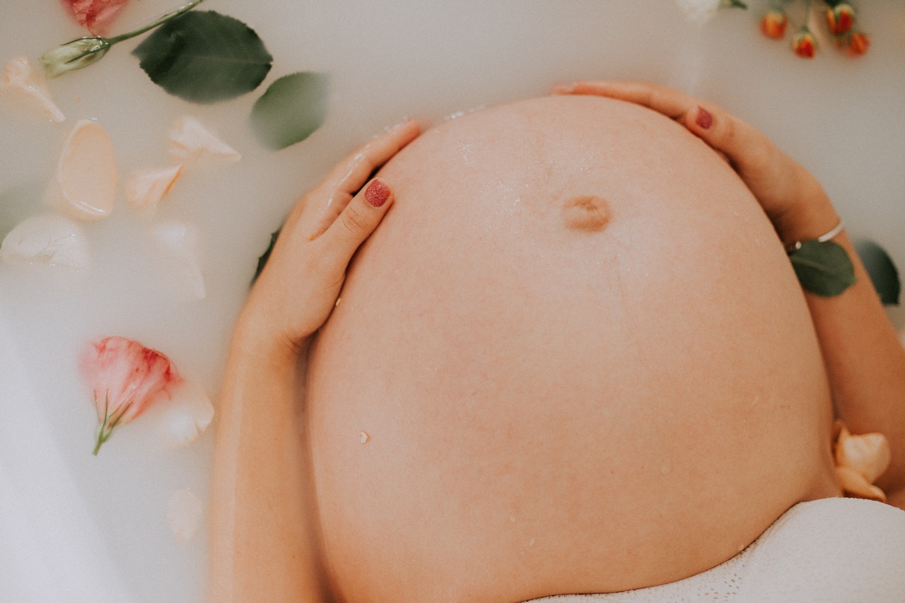 bain lait photo femme grossesse